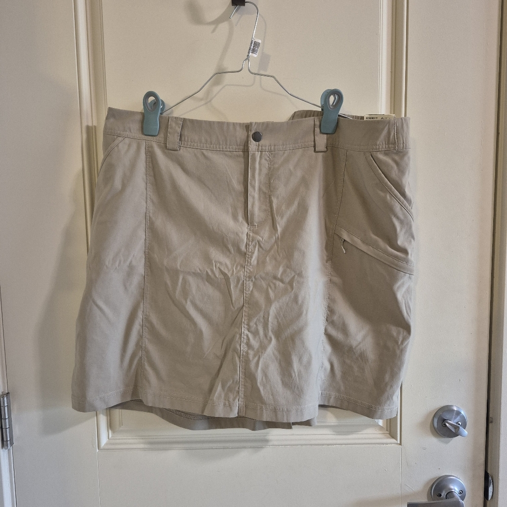 Duluth Trading Women's Tan Skort